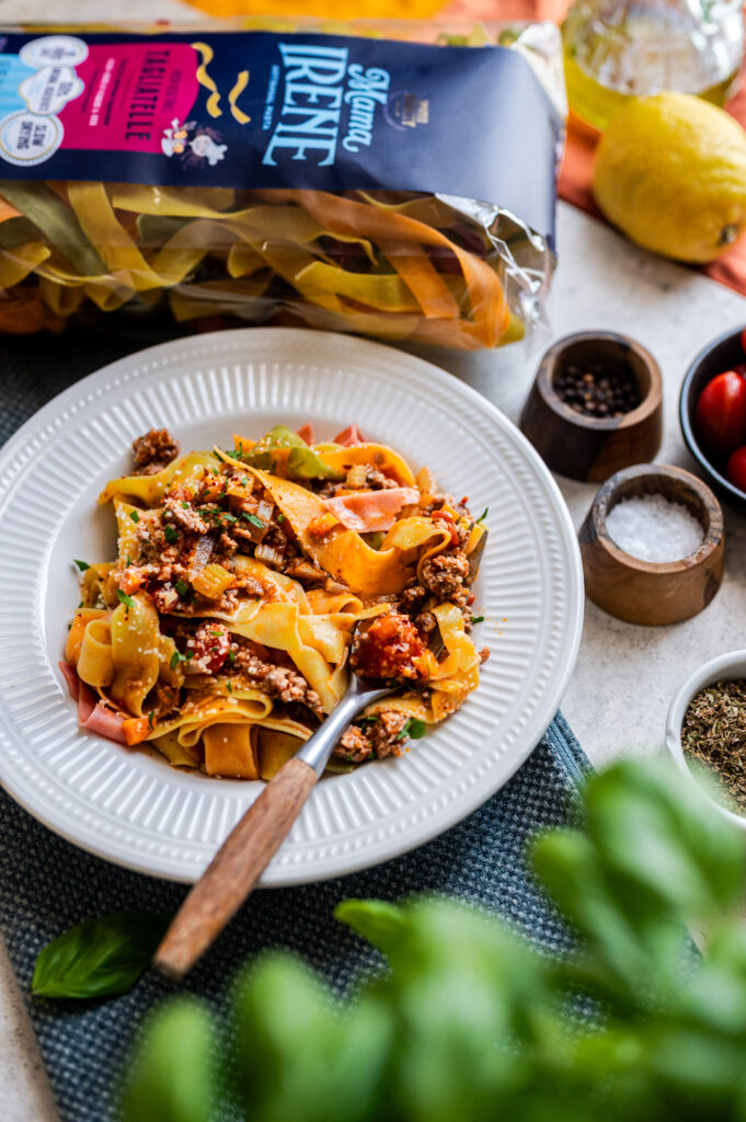 Ταλιατέλες με Φρέσκα Λαχανικά & Μοσχαρίσια Bolognese